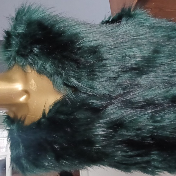 Jessica Simpson  fuzzy  vest - Picture 3 of 12